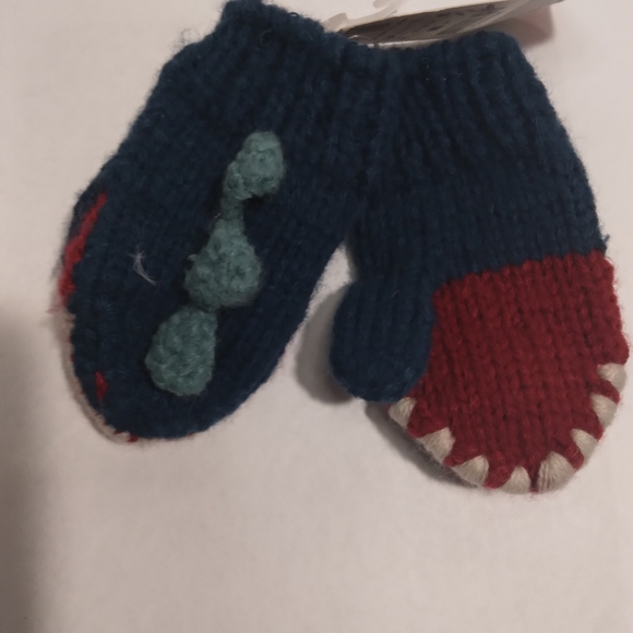 Mittens - Picture 4 of 5